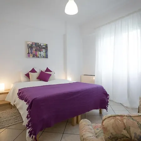 With Pool Close To The Airport, 290m² Вилла Вари