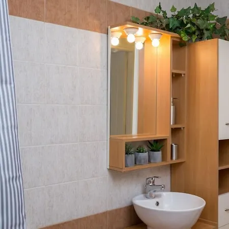 Вилла With Pool Close To The Airport, 290m² *